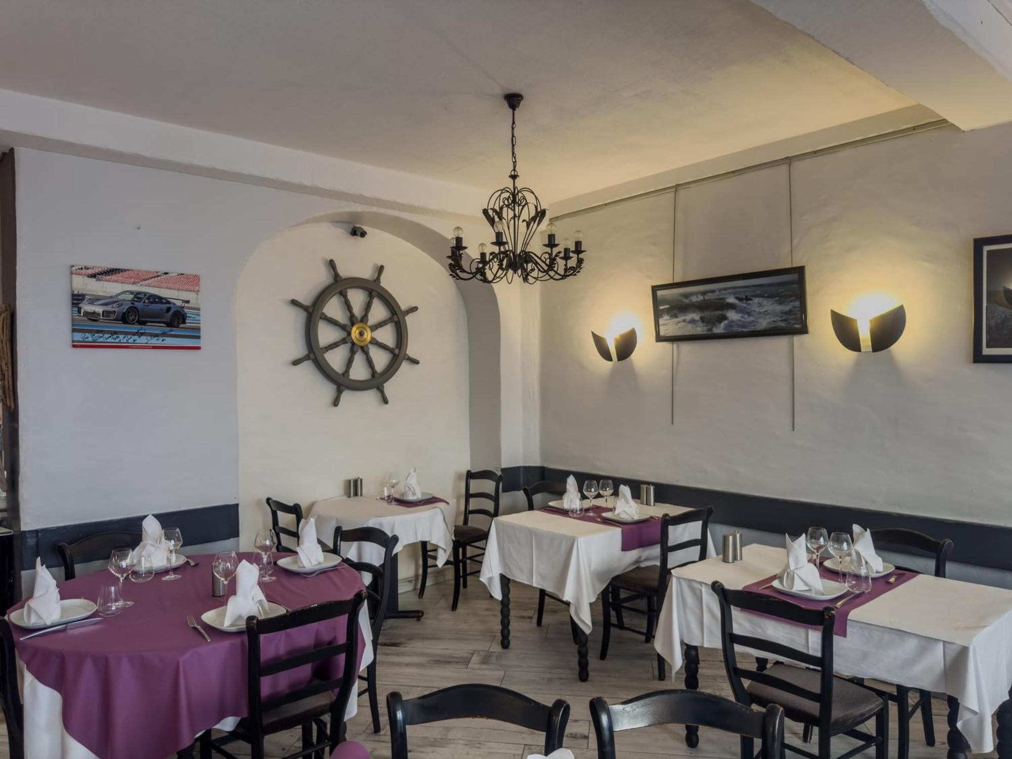 Logis Hotel Les Chardons Bleus Restaurant Le Bistrot De La Mer รอสกอฟ ภายนอก รูปภาพ