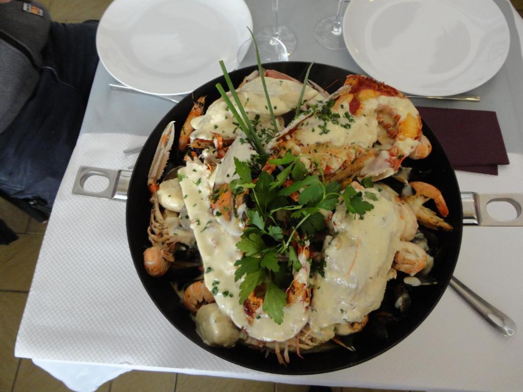 Logis Hotel Les Chardons Bleus Restaurant Le Bistrot De La Mer รอสกอฟ ภายนอก รูปภาพ