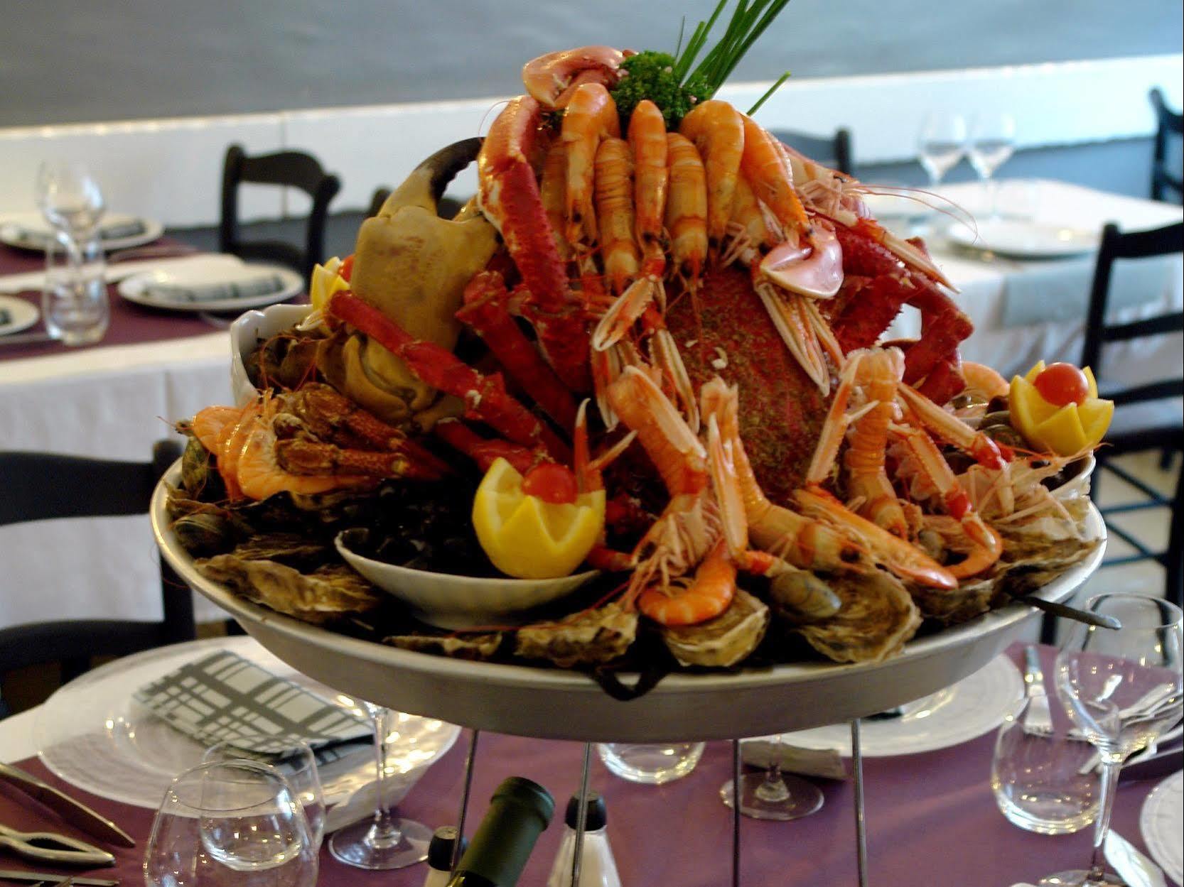 Logis Hotel Les Chardons Bleus Restaurant Le Bistrot De La Mer รอสกอฟ ภายนอก รูปภาพ