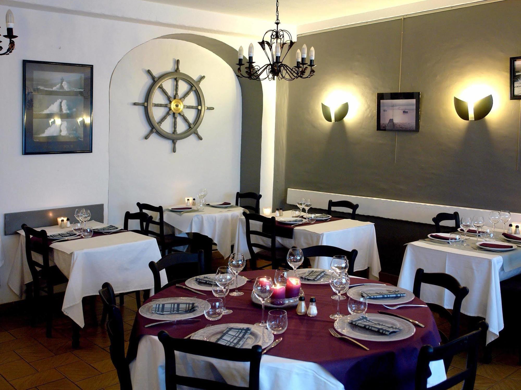 Logis Hotel Les Chardons Bleus Restaurant Le Bistrot De La Mer รอสกอฟ ภายนอก รูปภาพ